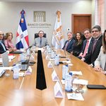Valdez Albizu recibe al consejo de directores de Lidaapi