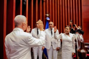 Julito Fulcar asume Vicepresidencia del Senado y coloca a Peravia en la dirección de la Cámara Alta