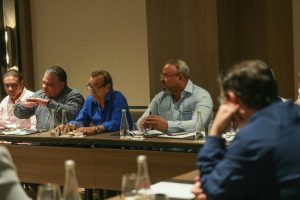 Gobierno fortalece diálogo con transportistas ante presiones del mercado internacional