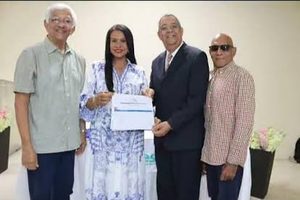 Periodista Ada Guzmán entrega oficialmente la plancha “Cipesa Somos Todos”
