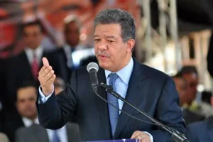 Leonel Fernández propone tren para conectar Haina, el Cibao, Puerto Plata y Montecristi