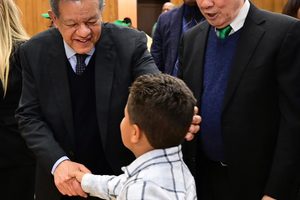 Leonel propone registro automático y gratuito de hijos de dominicanos nacidos en el exterior